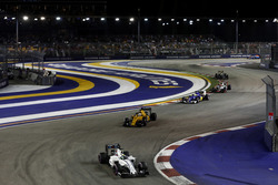 Felipe Massa, Williams FW38 Mercedes, leads Kevin Magnussen, Renault Sport F1 Team RS16 and Marcus Ericsson, Sauber C35 Ferrari