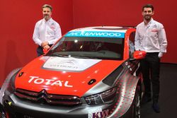 Yvan Muller en Jose Maria Lopez met de lviery voor 2016 van de Citroën C-Elysée