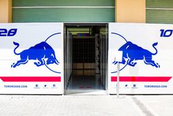 Garages of Pierre Gasly, Scuderia Toro Rosso and Brendan Hartley, Scuderia Toro Rosso