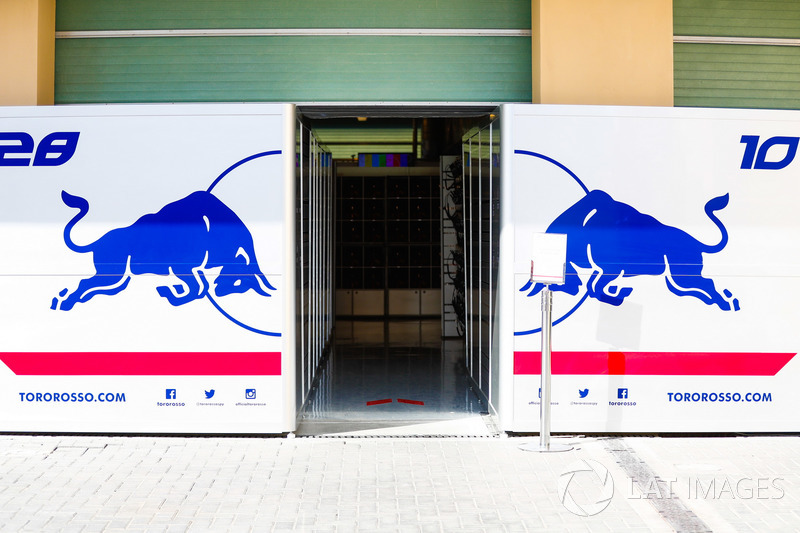 Garages of Pierre Gasly, Scuderia Toro Rosso and Brendan Hartley, Scuderia Toro Rosso