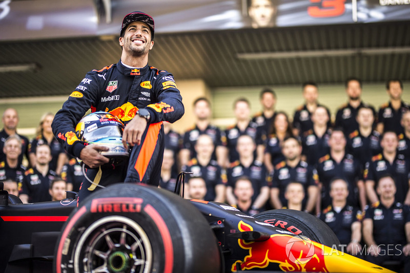 Daniel Ricciardo, Red Bull Racing at the Red Bull Racing team photo