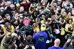 Valentino Rossi, Yamaha Factory Racing con sus fans