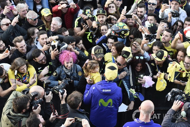Valentino Rossi, Yamaha Factory Racing with fans