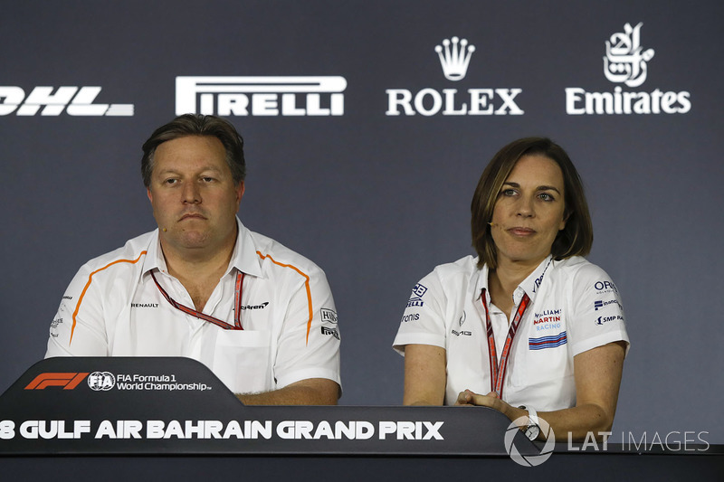 Zak Brown, director ejecutivo de McLaren y Claire Williams, directora adjunta del equipo de Williams en la conferencia de prensa