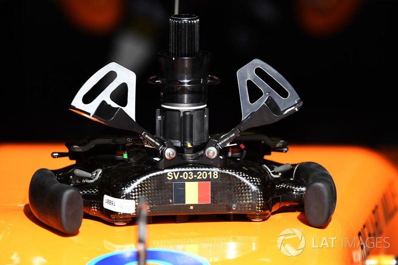 McLaren MCL33 steering wheel detail