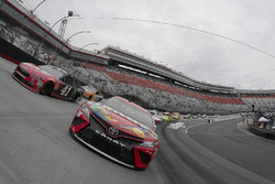Kyle Busch, Joe Gibbs Racing, Toyota Camry Skittles, Kurt Busch, Stewart-Haas Racing, Ford Fusion Haas Automation/Monster Energy
