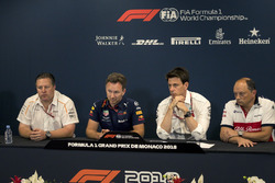 Zak Brown, McLaren Racing CEO, Christian Horner, Red Bull Racing teambaas, Toto Wolff, Mercedes AMG F1 Director of Motorsport en Frederic Vasseur, Sauber teambaas tijdens de persconferentie