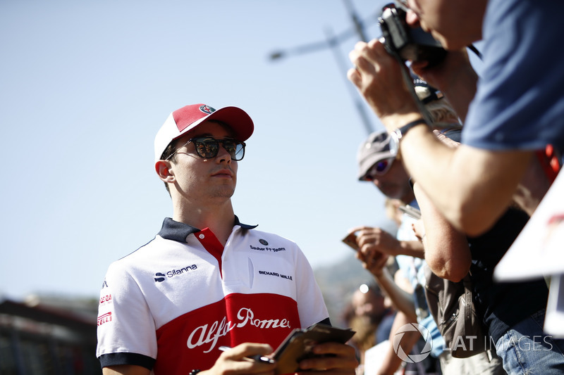 Charles Leclerc, Sauber signs autographs for the fans