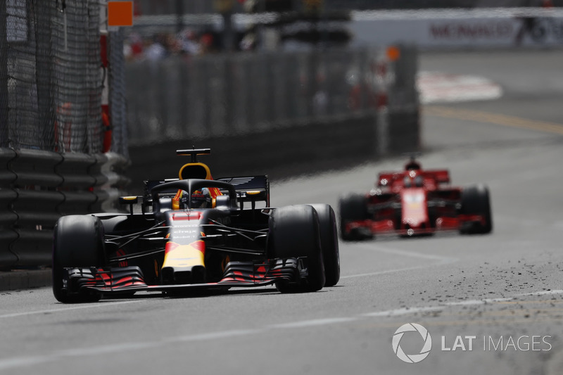 Daniel Ricciardo, Red Bull Racing RB14, Sebastian Vettel, Ferrari SF71H