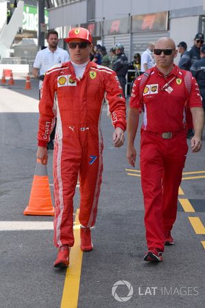 Kimi Raikkonen, Ferrari and Mark Arnall, Trainer