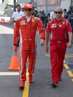 Kimi Raikkonen, Ferrari and Mark Arnall, Trainer