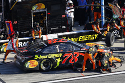 Martin Truex Jr., Furniture Row Racing Toyota pit stop