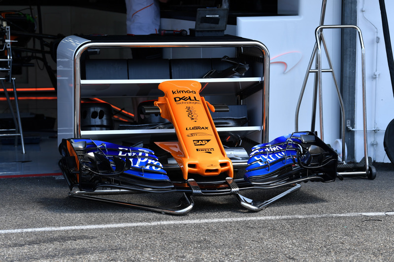 Nez et aileron avant de la McLaren MCL33
