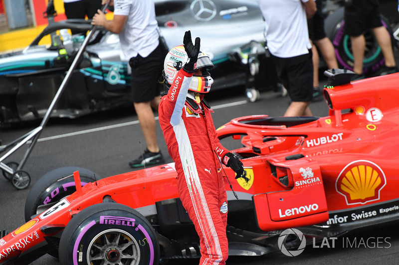 Sebastian Vettel, Ferrari, saluda al público tras ser tercero en la clasificación del GP de Francia