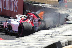 Marcus Ericsson, Sauber C37 crashes in FP1 and catches fire
