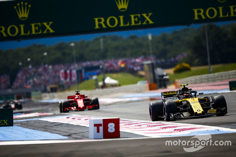 Carlos Sainz Jr., Renault Sport F1 Team R.S. 18, Sebastian Vettel, Ferrari SF71H