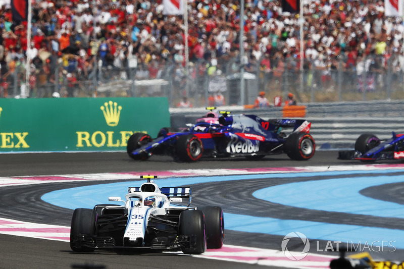 Сергей Сироткин, Williams FW41, и Пьер Гасли, Scuderia Toro Rosso STR13