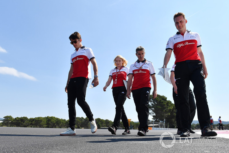 Charles Leclerc, Sauber walks the track with Xevi Pujolar, Sauber Head of Track Engineering and Ruth Buscombe, Sauber Race Strategist