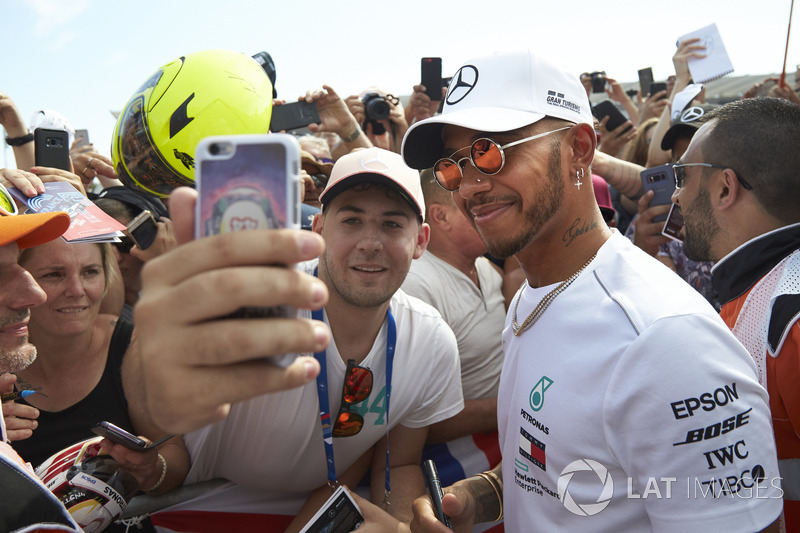 Lewis Hamilton, Mercedes AMG F1, meets some fans