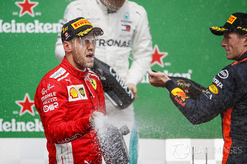 Vettel şampiyonları yakalıyor