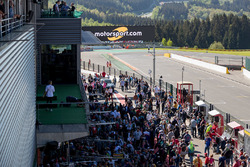 Public Pit Walk