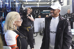 Christina Aguilera con Lewis Hamilton, Mercedes AMG F1