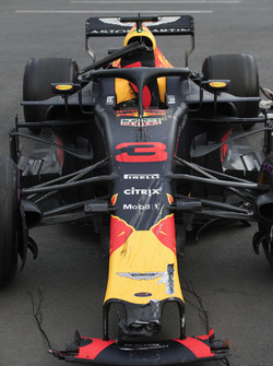 Поврежденный автомобиль RB14 Макса Ферстаппена, Red Bull Racing