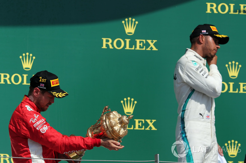 Sebastian Vettel, Ferrari y Lewis Hamilton, Mercedes en el podio