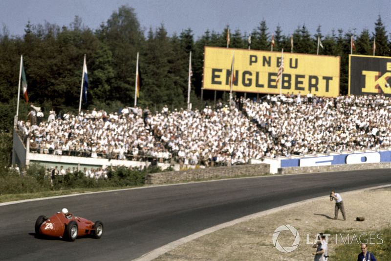 Maurice Trintignant, Maserati 250F, Eau Rouge'da