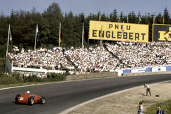 Maurice Trintignant, Maserati 250F at Eau Rouge