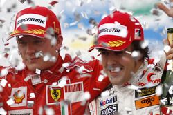 Kimi Raikkonen, Ferrari F2007, 1st position, and Fernando Alonso, McLaren MP4-22, 3rd position, on the podium