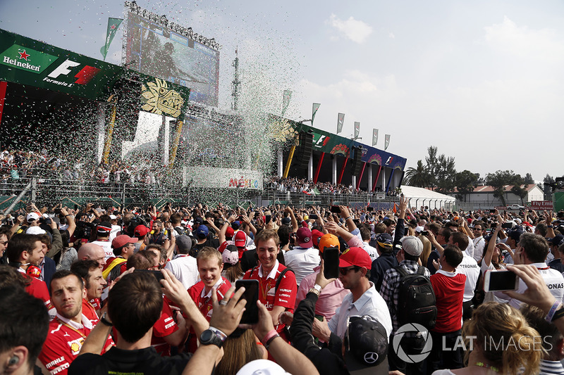 Podium: Ganador, Max Verstappen, Red Bull Racing, segundo, Valtteri Bottas, Mercedes AMG F1, tercero, Kimi Raikkonen, Ferrari