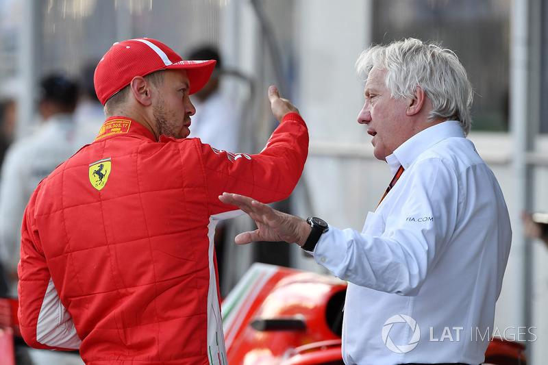 Sebastian Vettel, Ferrari ve Charlie Whiting, FIA Delegate
