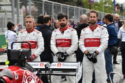 Meccanici Sauber in griglia