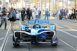 Sébastien Buemi in action in the streets of Zürich