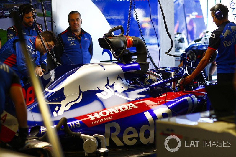 Brendon Hartley, Toro Rosso STR13, dans le garage