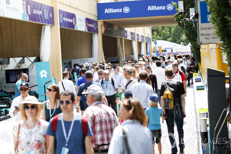 Fans di area pit lane