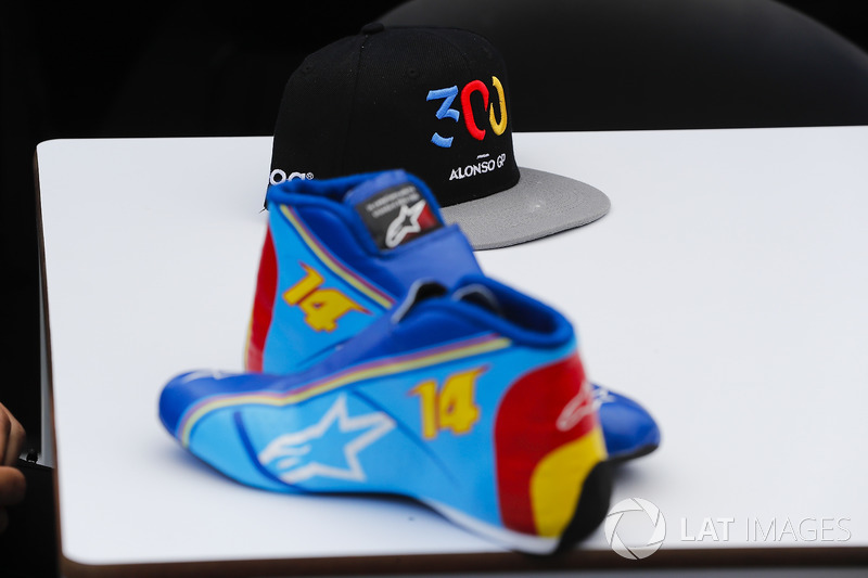 Fernando Alonso, McLaren, shoes and a hat celebrating his 300th Grand Prix appearance