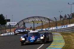 #36 Signatech Alpine Matmut Alpine A470: Nicolas Lapierre, Andre Negrao, Pierre Thiriet 