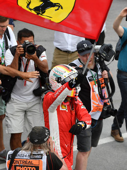 Winnaar Sebastian Vettel, Ferrari viert in parc ferme