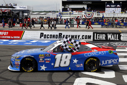 Race winner Kyle Busch, Joe Gibbs Racing, Toyota Camry Comcast Salute to Service Juniper