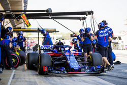 Pierre Gasly, Toro Rosso STR13, verlaat de pitbox