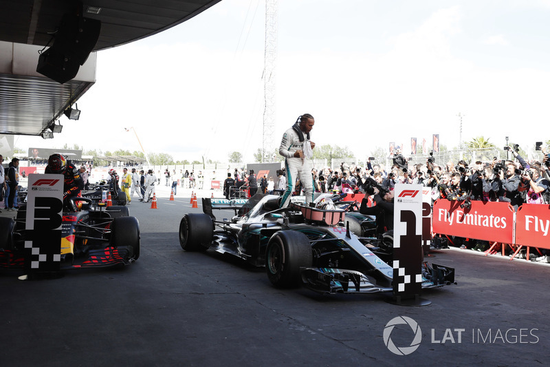 Победитель Льюис Хэмилтон, Mercedes AMG F1 W09