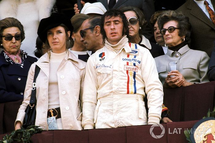 1971: 1. Jackie Stewart, Tyrrell, con su mujer Helen. También estuvieron en el podio Jacky Ickx (2º con Ferrari) y Chris Amon (3º con Matra)