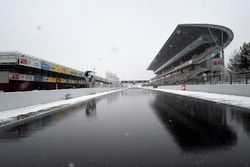 Recta principal del Circuit de Barcelona con nieve