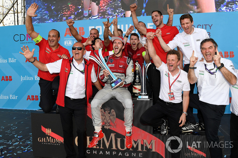 Daniel Abt, Audi Sport ABT Schaeffler, celebra después de ganar la carrera