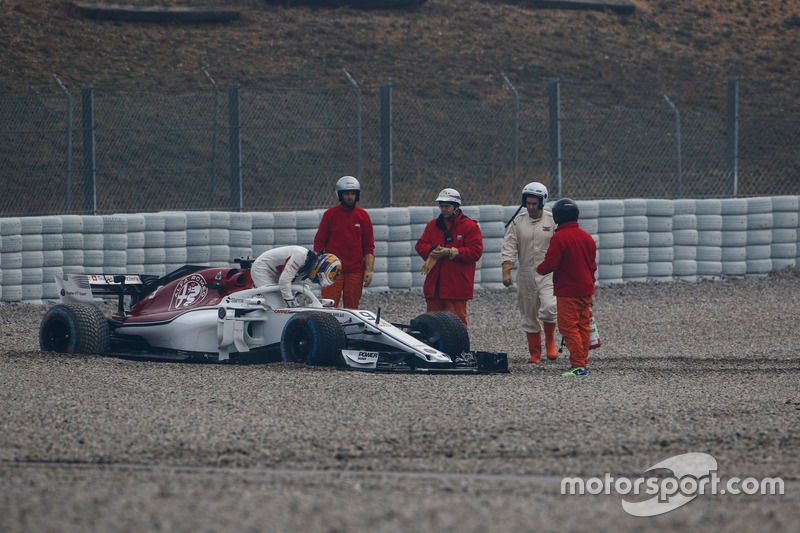 Marcus Ericsson, Alfa Romeo Sauber C37 nella ghiaia