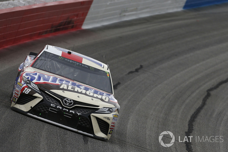 Kyle Busch, Joe Gibbs Racing, Snickers Almond Toyota Camry