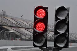 Rood licht in de sneeuw