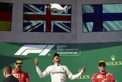 Podium: race winner Lewis Hamilton, Mercedes AMG F1